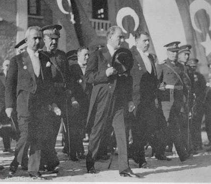 1929 - Cumhuriyet Bayramı kutlamalarını kabulden sonra